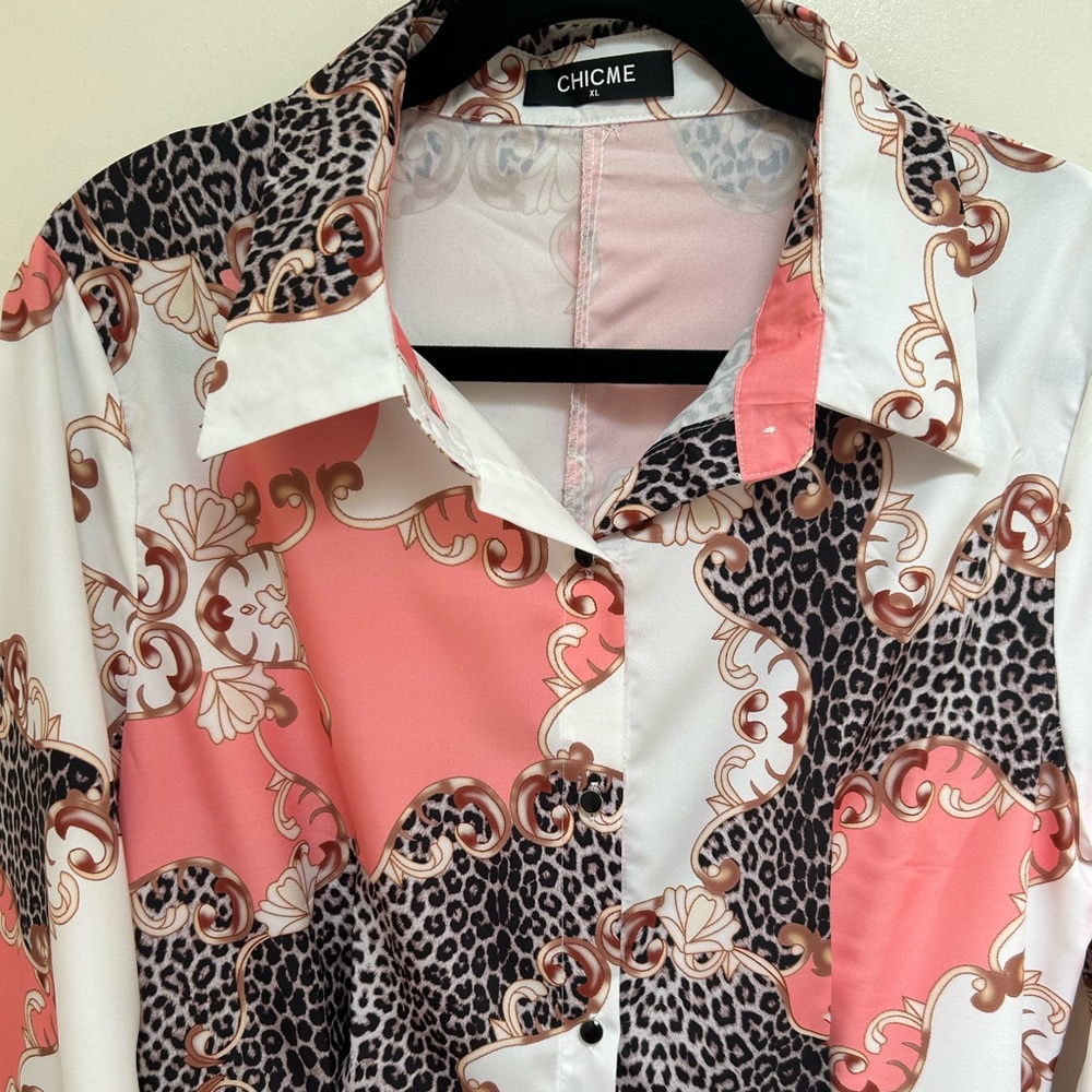 Women’s Chic Me Paisley and Leopard Print Button Down Blouse
